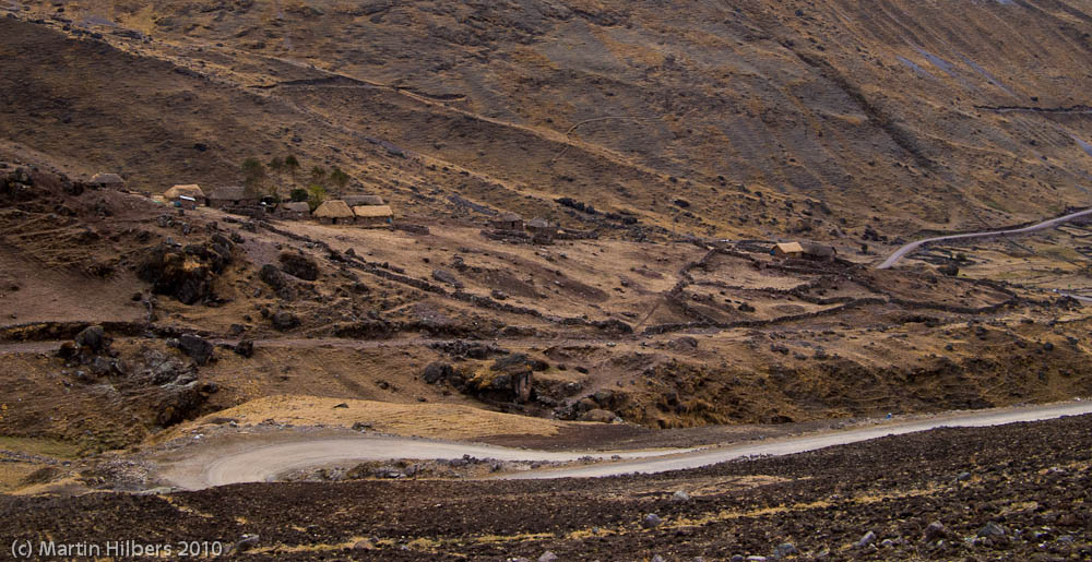 Peru: 4/9 Calca - Lares / Farms in upper Yanatile valley. Click to see full size image