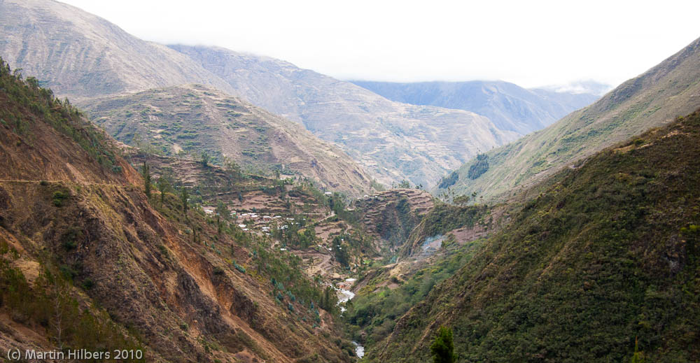 Peru: 4/9 Calca - Lares / Approching Lares. Click to see full size image