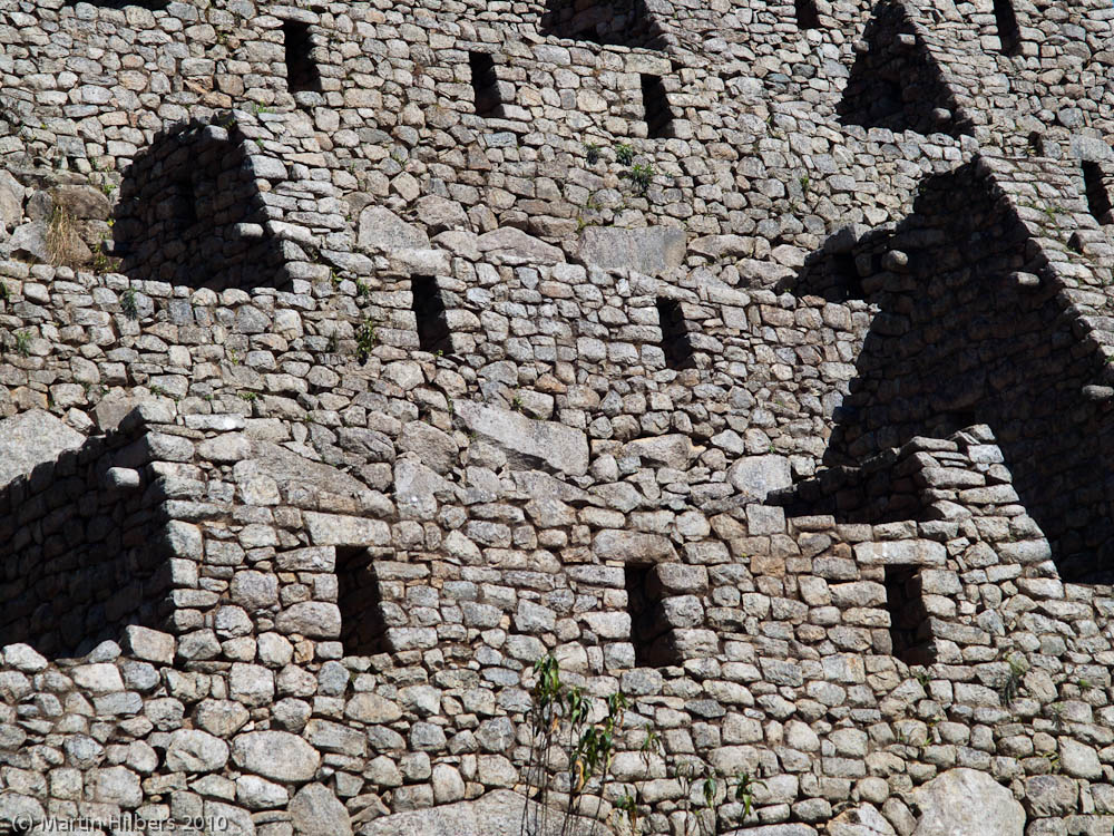 Peru: 8/9 Walk to Machu Picchu / Inca houses. Click to see full size image