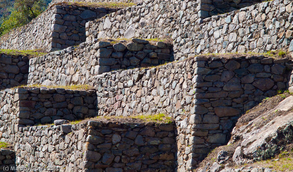 Peru: 8/9 Walk to Machu Picchu / Machu Picchu Terraces. Click to see full size image