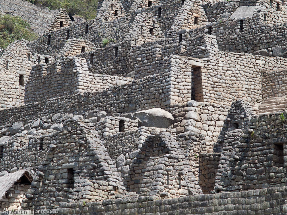 Peru: 8/9 Walk to Machu Picchu / Inca houses. Click to see full size image