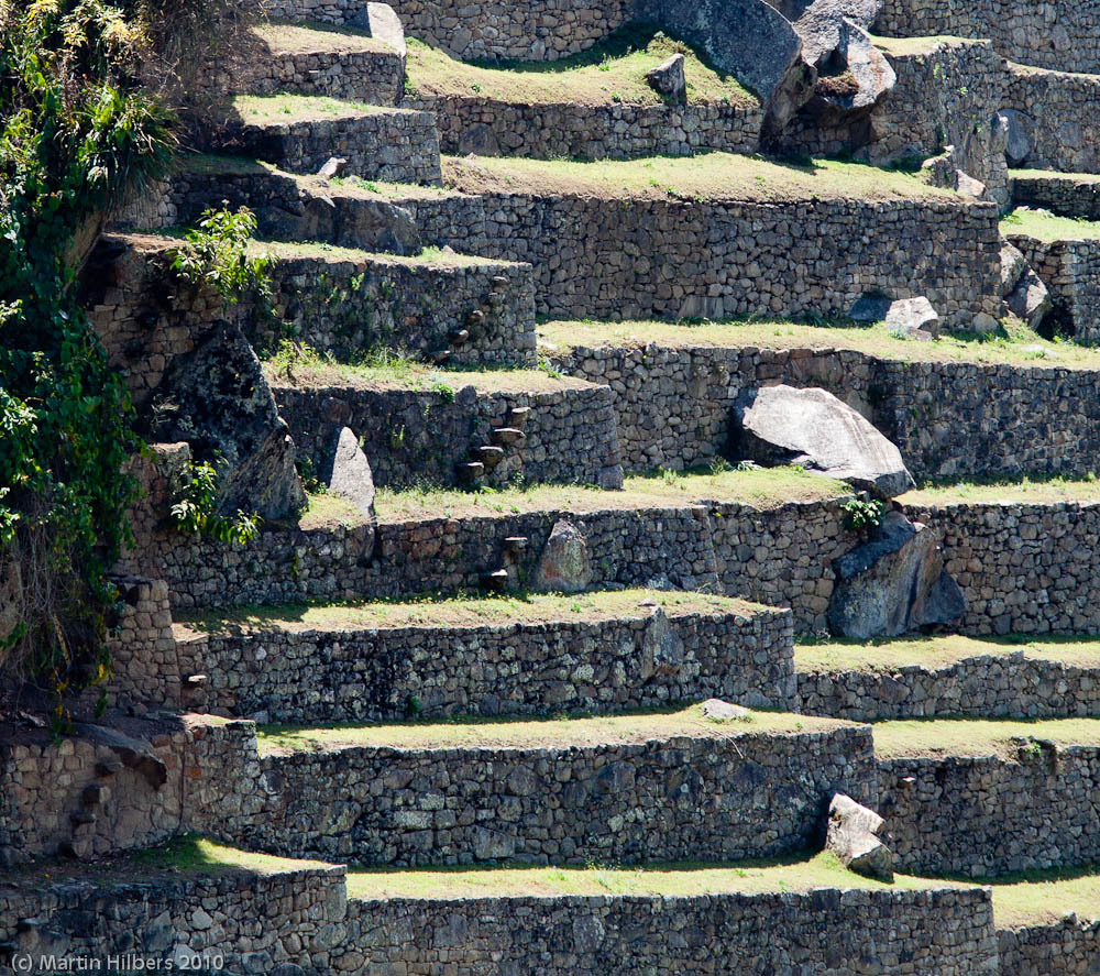 Peru: 8/9 Walk to Machu Picchu / Inca terraces. Click to see full size image