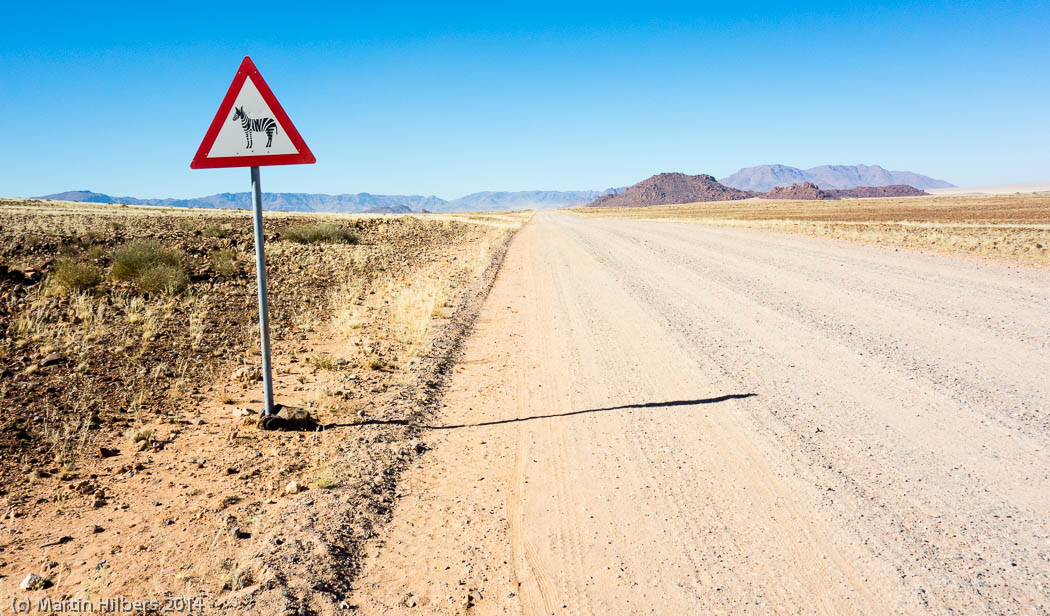 Victoria Falls - Cape Town: 29/5 Sesriem - Betta / Zebra crossing. Click to see full size image